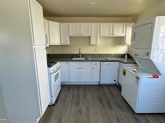 5th image of 3746 W 117th St #3746