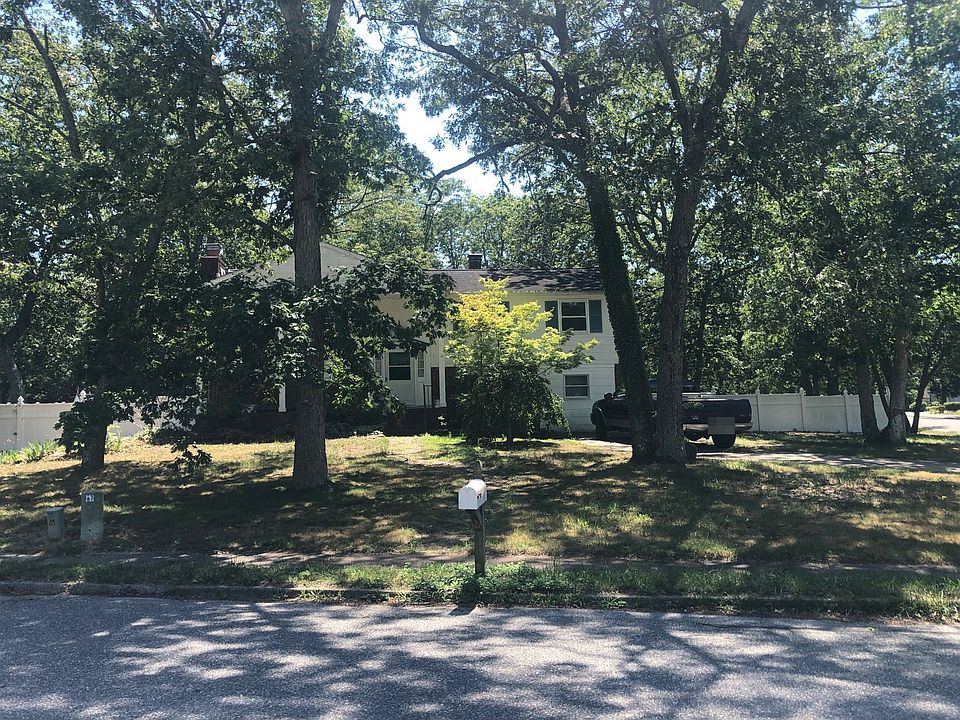 1st image of 38 White Oak Dr