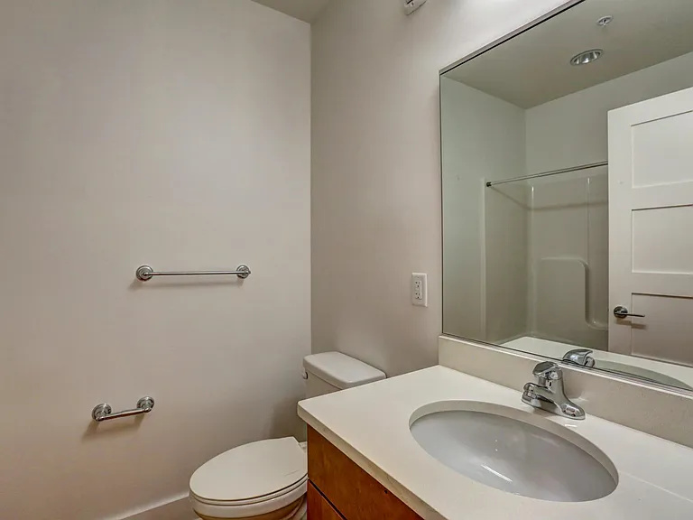 304A E Grace St #203 — Photo 12