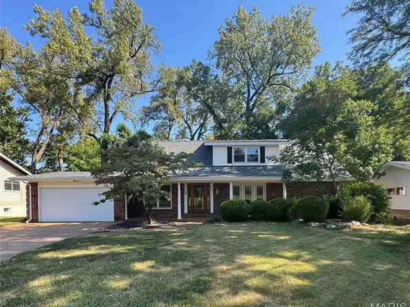 56 Forest Crest Dr, Chesterfield, MO 63017