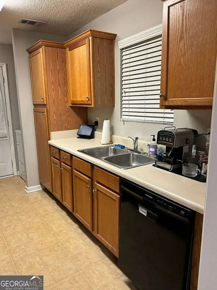 3 bed, 2.0 bath, 1309 sqft, $1,800 — Photo 4