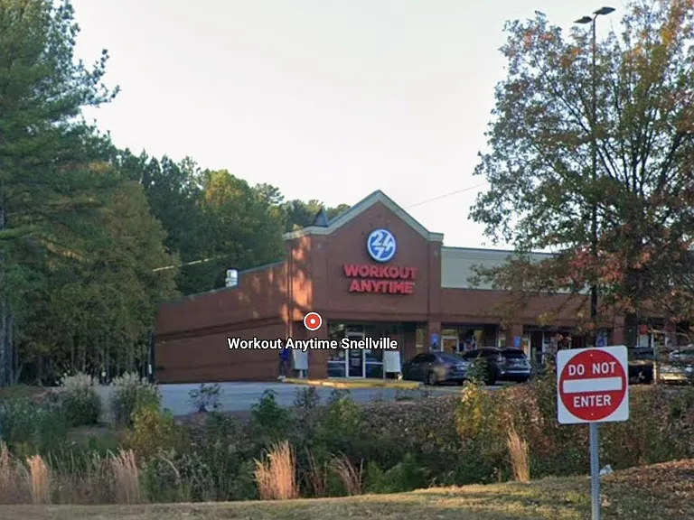 24/ 7 gym with in walking distance