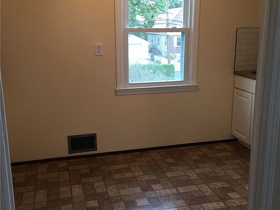3rd image of 4 Terrace Blvd #2
