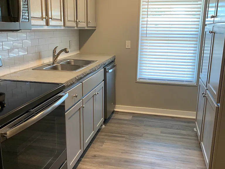 710 Dave Ln — Photo 3