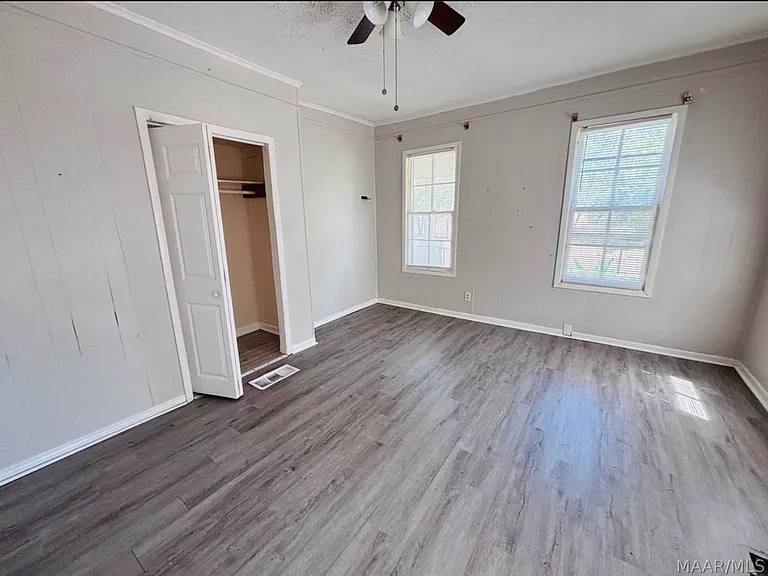 218 Broadway St — Photo 8