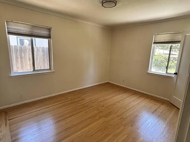 1110 Sherburn Ave — Photo 9