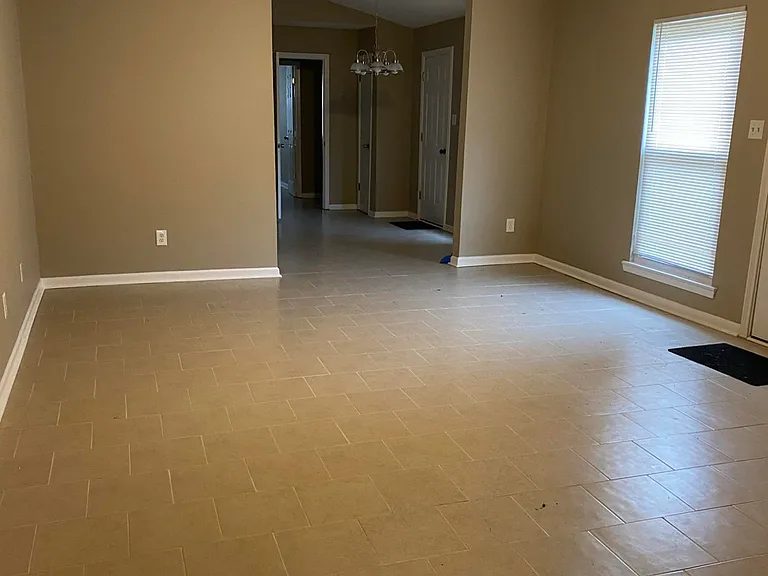 212 Briarcliff Dr — Photo 2