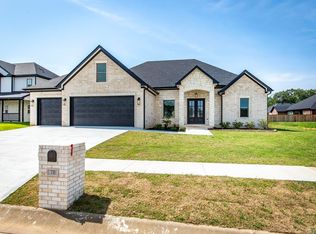 78 Corniche Cv, Maumelle, AR 72113