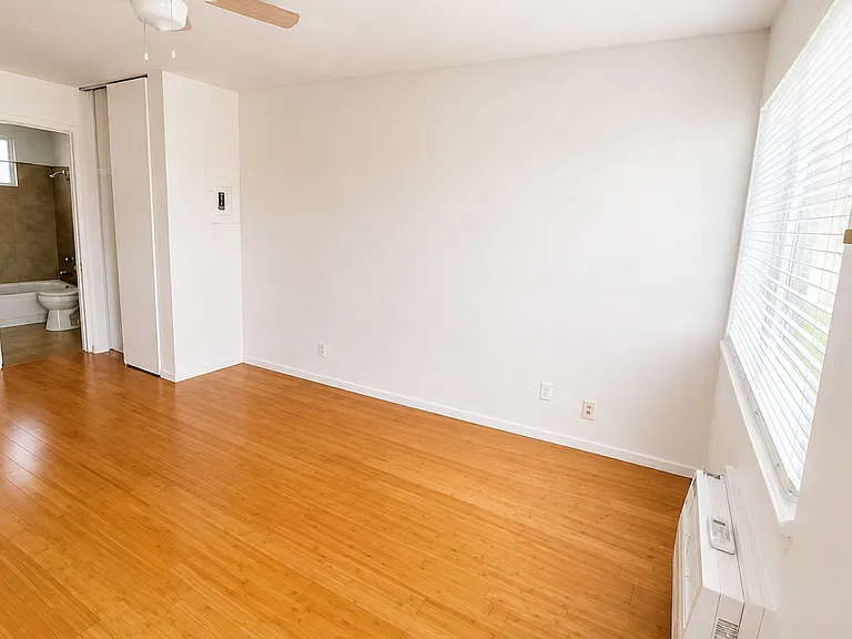 1029 Litch Ct — Photo 2
