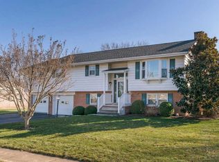 5211 Brook Dr, East Petersburg, PA 17520