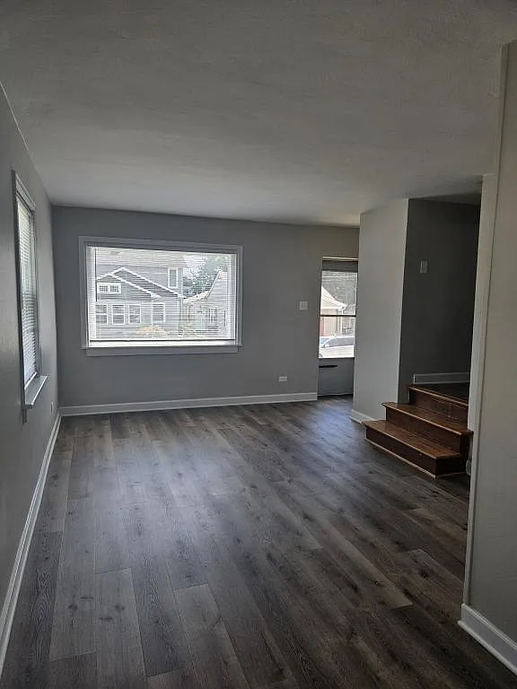 967 E Maple St — Photo 3