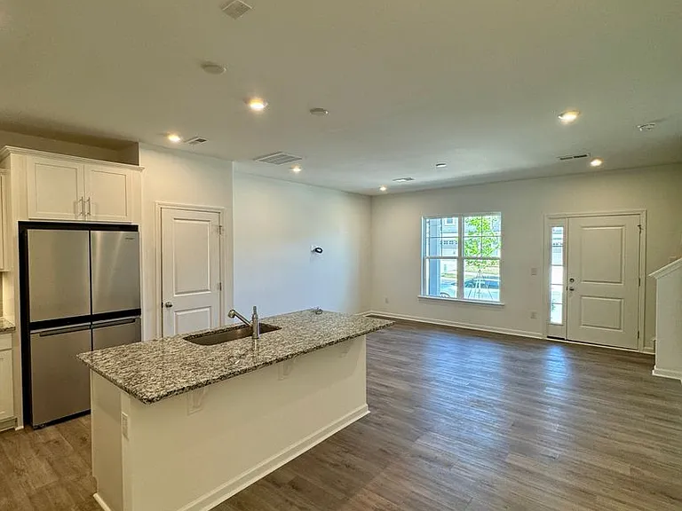 13111 Rover St — Photo 4
