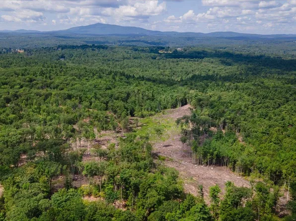 15 Ledgestone Drive, Peterborough, NH 03458