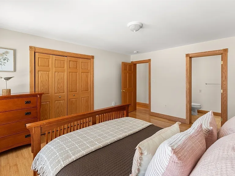25 Pleasant St — Photo 21