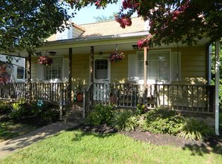 552 Crowmorr St NW, Roanoke, VA 24017