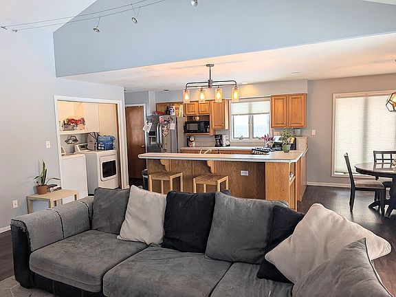 Open Layout + Kitchen Bar
