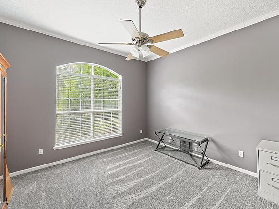5th image of 817 Garrison Dr