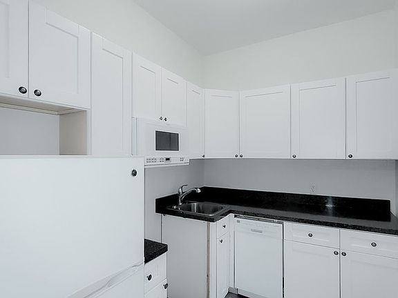 3rd image of 951 Amsterdam Ave
