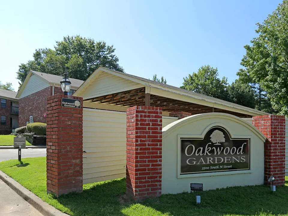 CM Properties of Fort Smith, LLC dba Oakwood Gardens