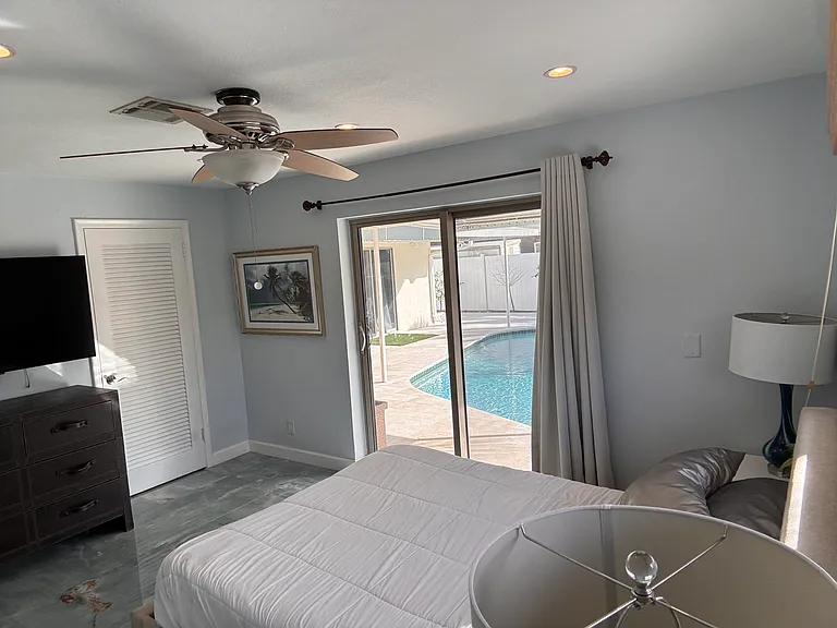 5901 NE 15th Ave — Photo 30