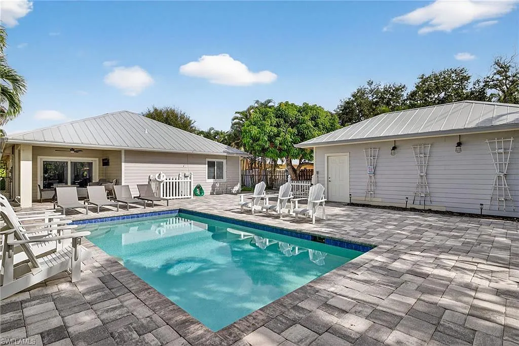 3 bed, 3.0 bath, 2051 sqft, $20,000 — Photo 2