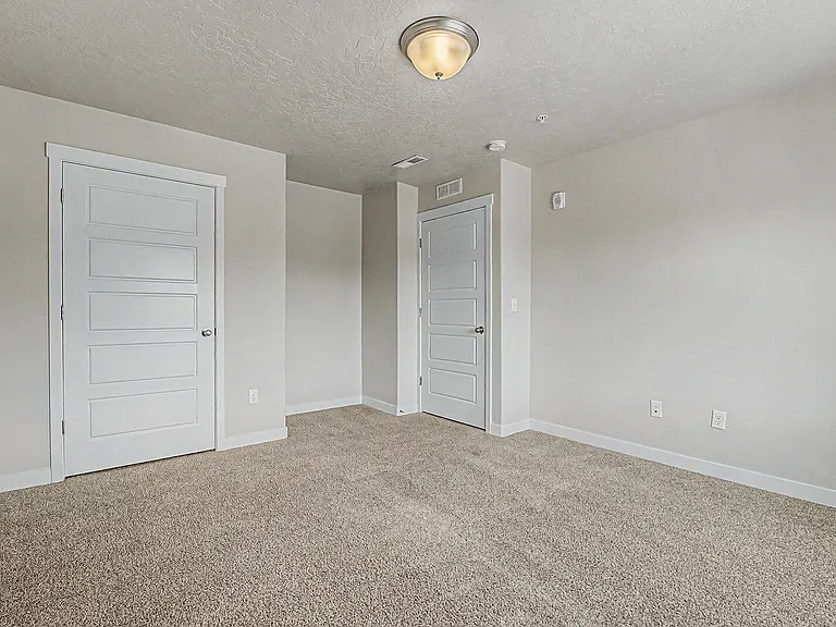 Kensington Apartments — Photo 78