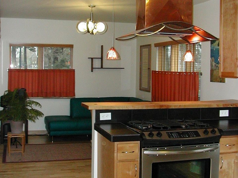 Open floorplan with living room and kitchen