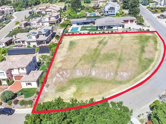 2nd image of 1540 Ridgeview Cir