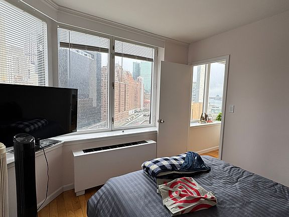 4th image of 415 E 37th St APT 19J