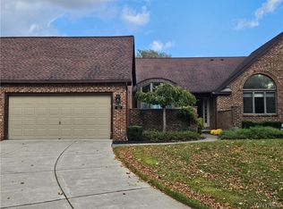 112 Hidden Ridge Cmn, Williamsville, NY 14221