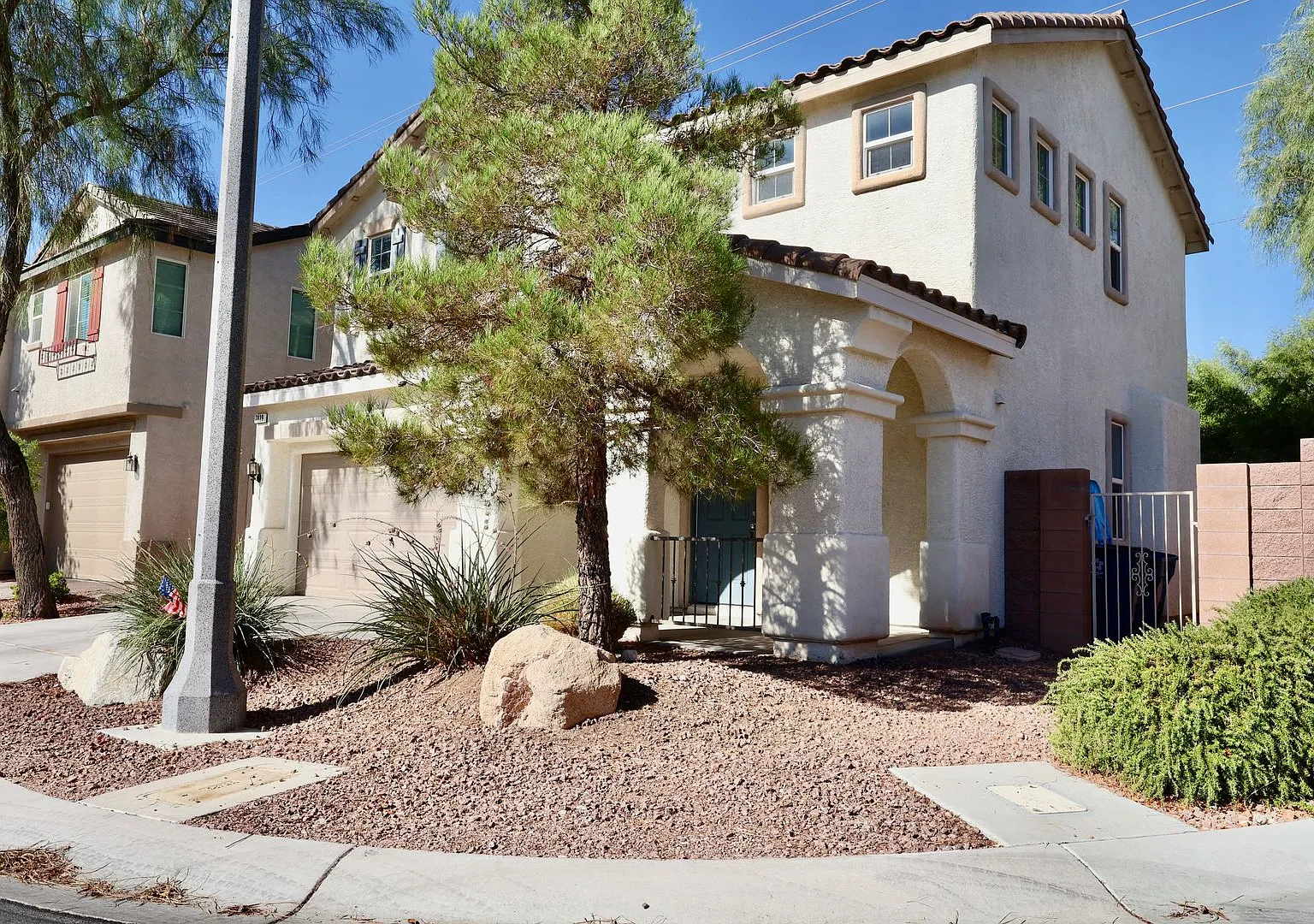Beautiful 3 bedroom, 2.5 bath Providence home! — Photo 3