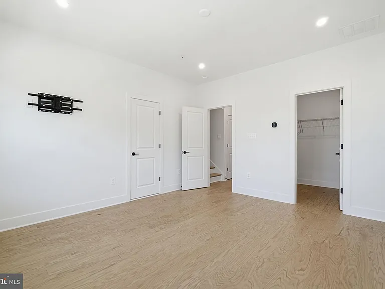 10235 Dalmatian St — Photo 14