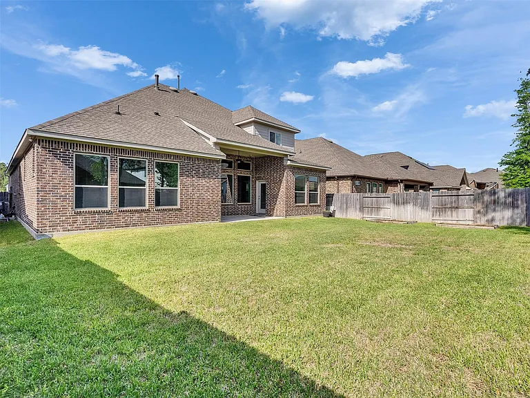 32212 Highwood Green Ln — Photo 39