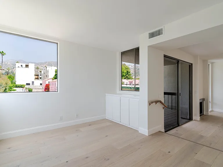 1305 N Columbus Ave #208 — Photo 6