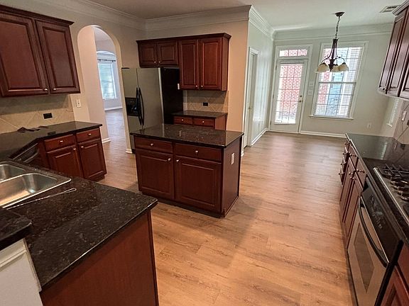 3rd image of 3986 Kingsley Park Ct