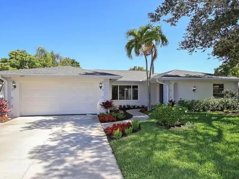 169 Johnnycake Dr — Photo 1