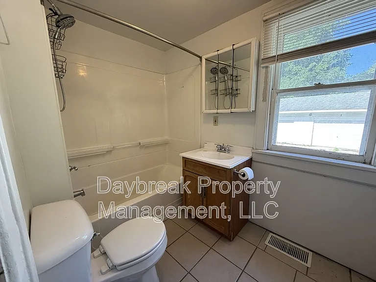 1228 10th St N #4 — Photo 19