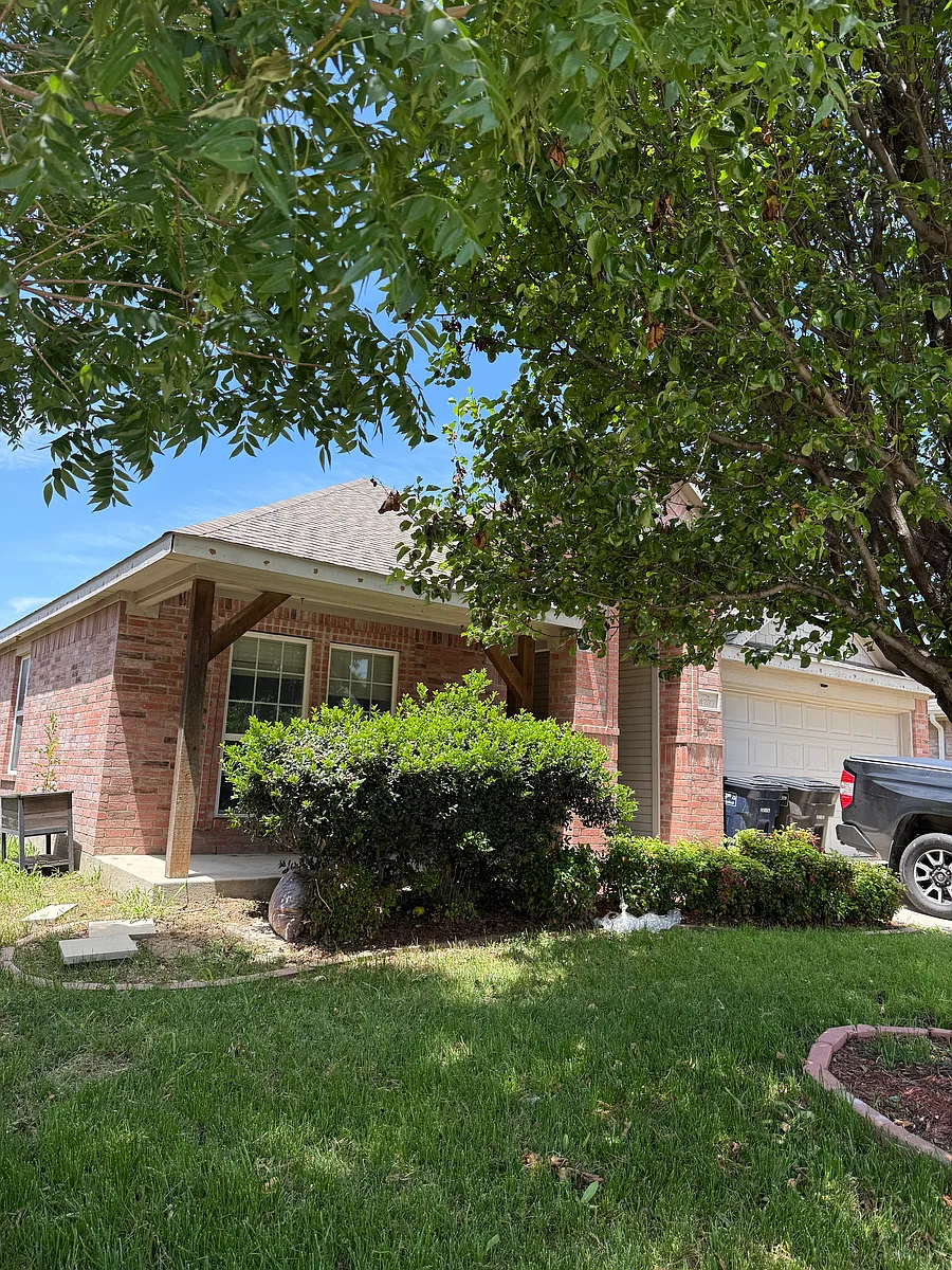 Building Photo - 4737 Homelands Way