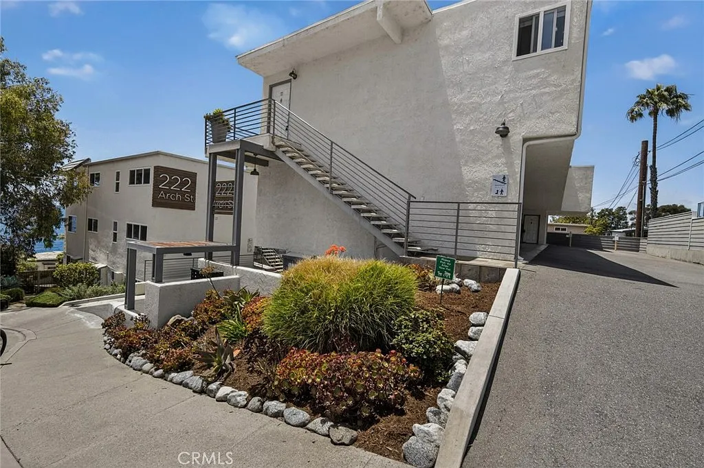 2 bed, 1050 sqft, $6,250 — Photo 3