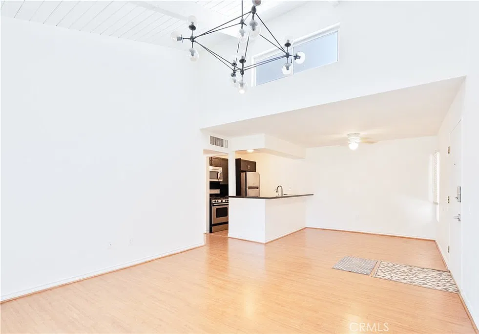 2 bed, 830 sqft, $2,500 — Photo 3