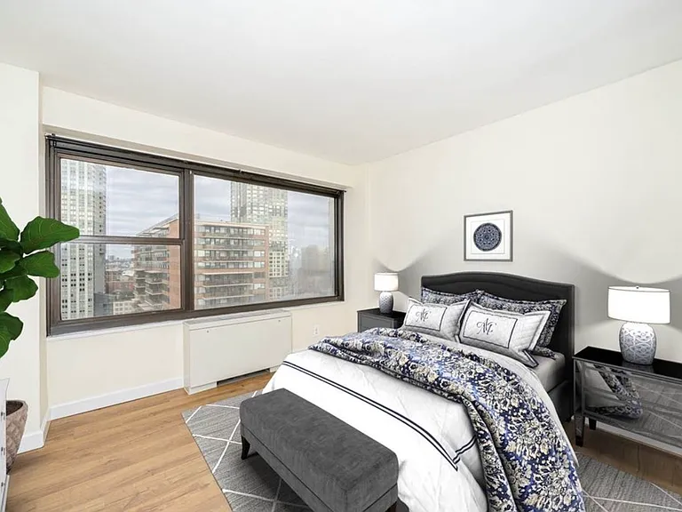 135 Montgomery St #19H — Photo 12