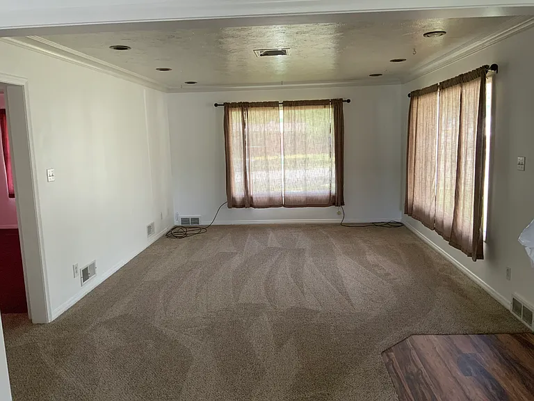 2200 S Lee Ave — Photo 3