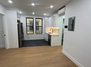 30-32 33rd St #2F, Astoria, NY 11102