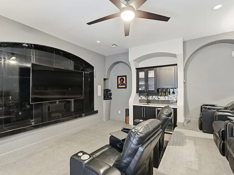 5405 N Houghton Rd — Photo 22