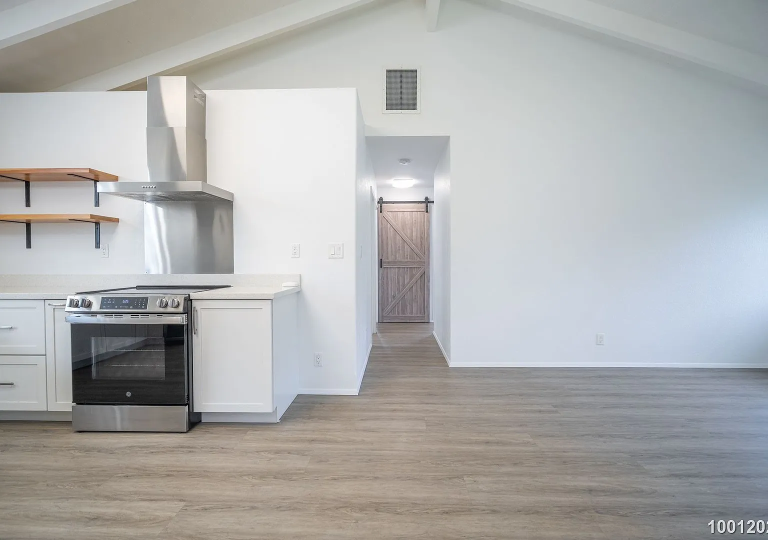 Available now! 3 bdrm, 2 bath, 2-car garage single family home in Mililani — Photo 3