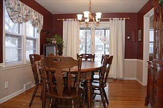 3rd image of 937 Everglade Dr SE