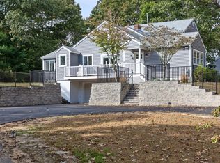 26 W Tiana Rd, Hampton Bays, NY 11946