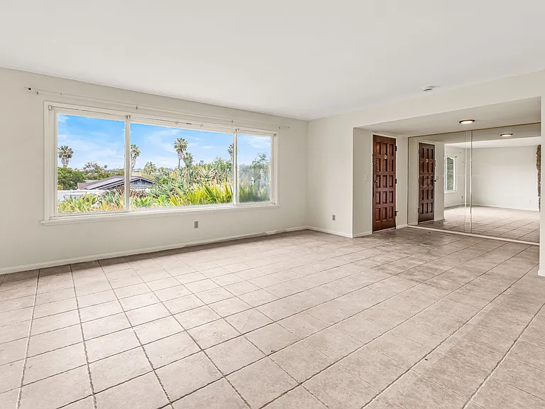8766 Glenira Ave — Photo 4