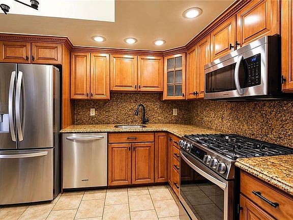 5th image of 2924 86th St