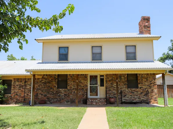 303 David Davis Dr, Mc Gregor, TX 76657